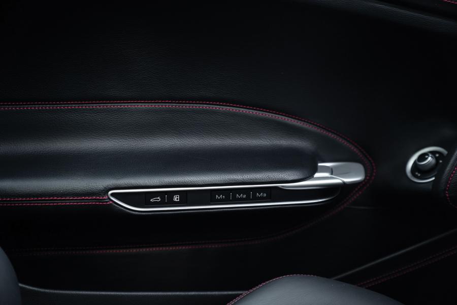 Детали интерьера Ferrari GTC4Lusso The Icon (229194) 2018 года  (фото 22 из 32)